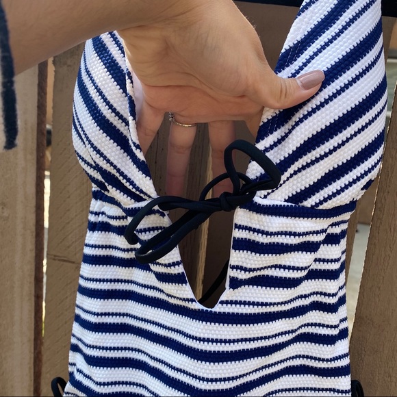 NWT Cupshe one peice stripped halter bikini - Picture 3 of 6
